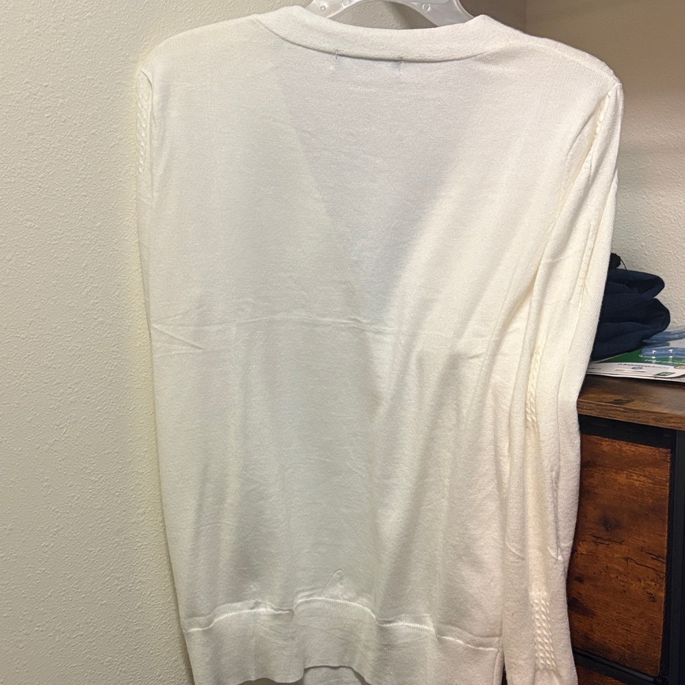 Dokotoo Ivory V-Neck Textured Button-Front Cardigan - Picture 3 of 5